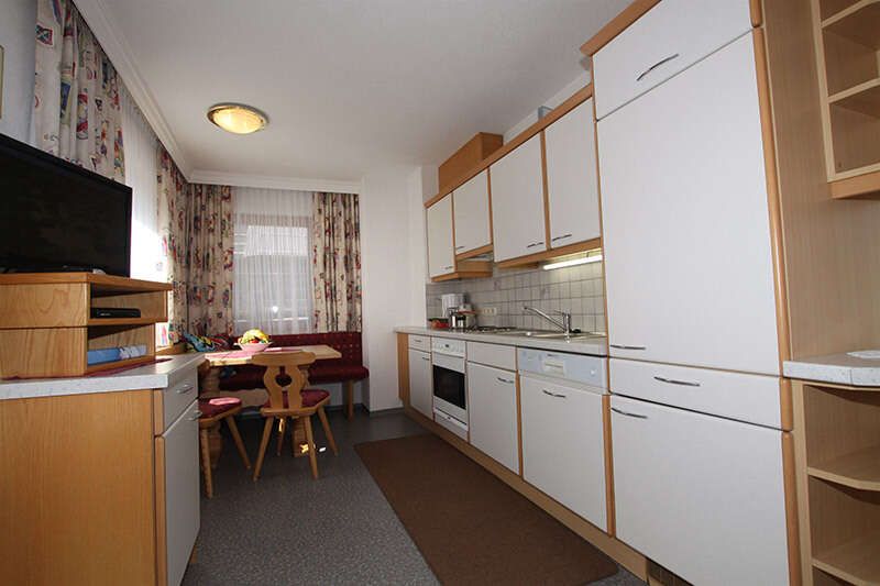 Apartment 4-5 people kitchen Haus Niederhof Kappl